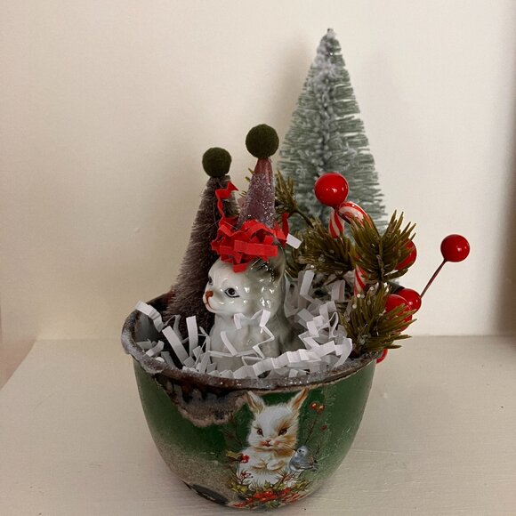 Vintage Christmas Kitty Cat in a Cup - Holiday Decor - Picture 2 of 11